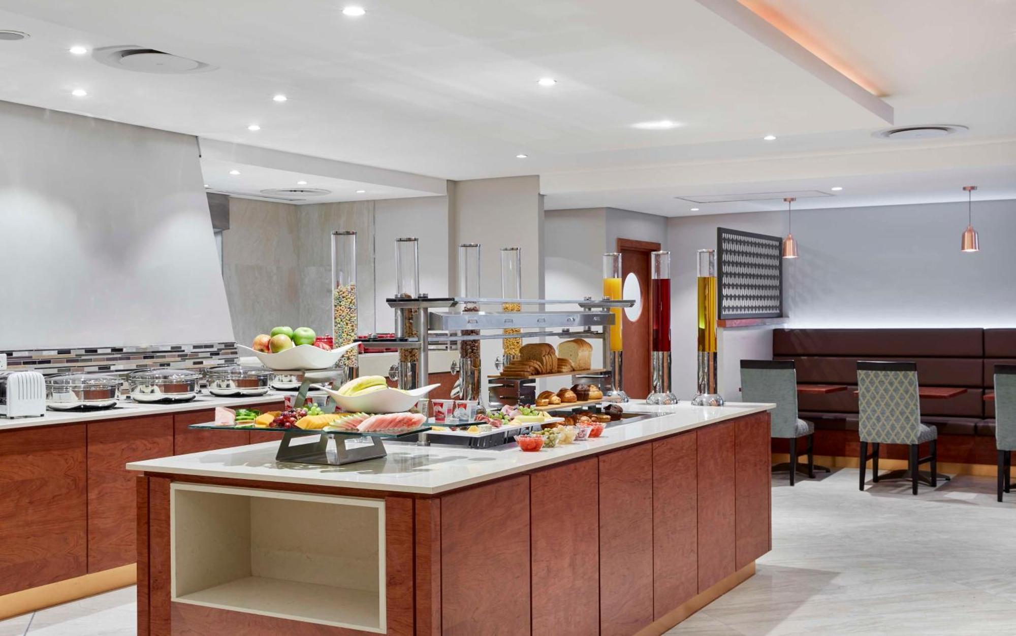 Hilton Garden Inn Umhlanga Arch Дурбан Экстерьер фото