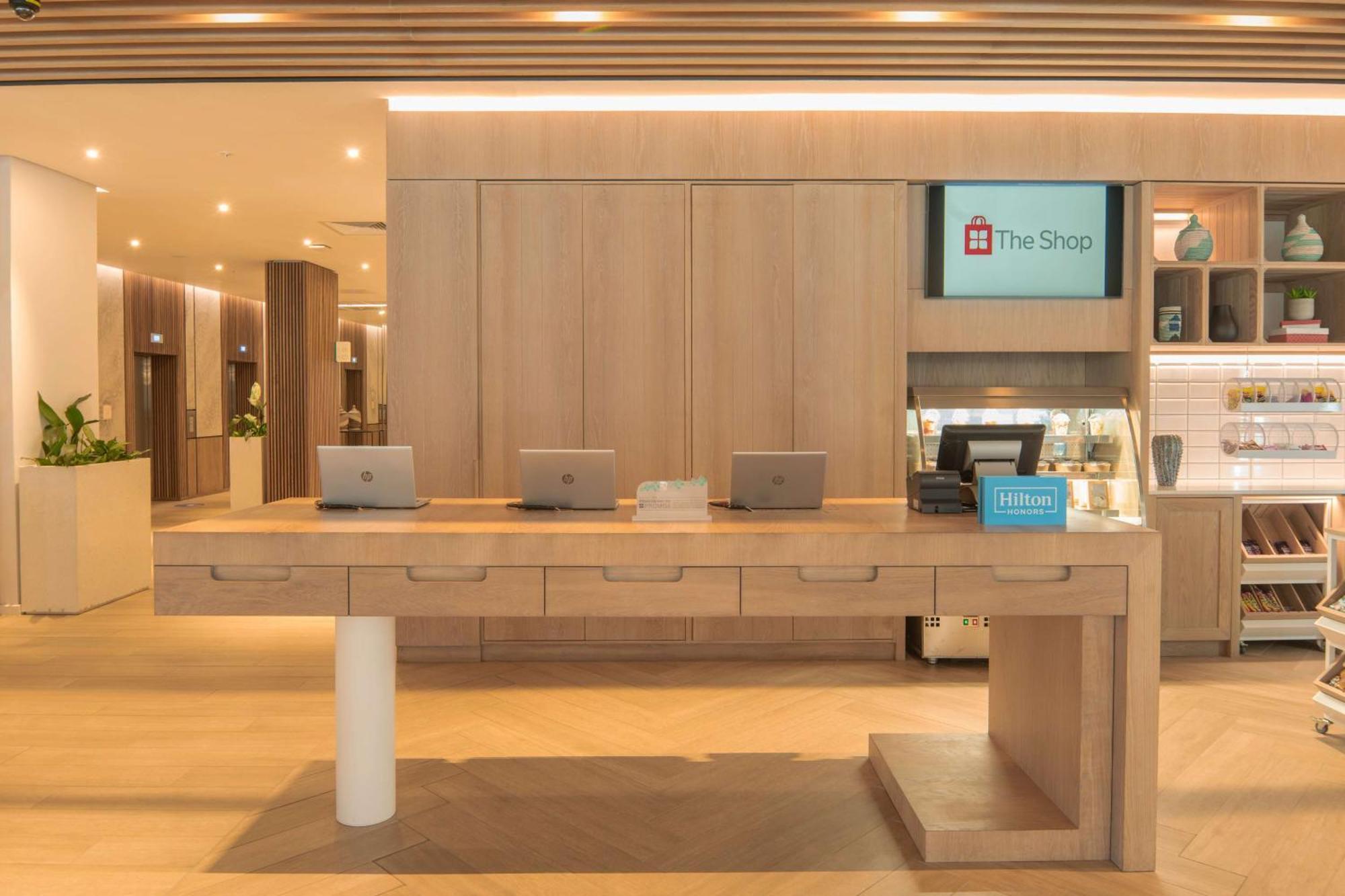 Hilton Garden Inn Umhlanga Arch Дурбан Экстерьер фото
